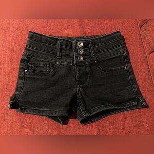 SQUEEZE Black Short shorts